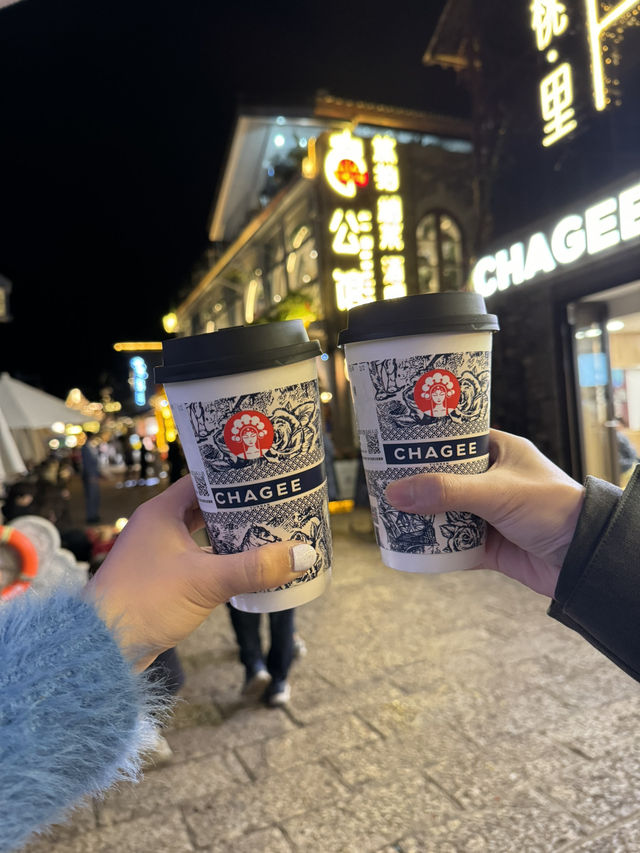  🇨🇳 Sunsets, Strolls, and Handcrafted Delights: A Day in Xizhou & Shuanglang