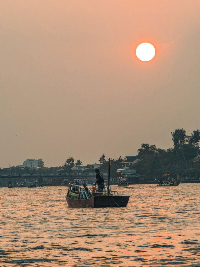 Nighttime Hoi An – the city of lanterns and magic