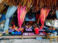 泰國麗貝島特色旅行項目:海灘瑜伽館Keirita's Yoga，體驗大海自然瑜伽