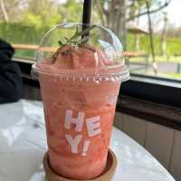 ร้านคาเฟ่ ติดสนามกอล์ฟ บรรยากาศชนะเลิศ