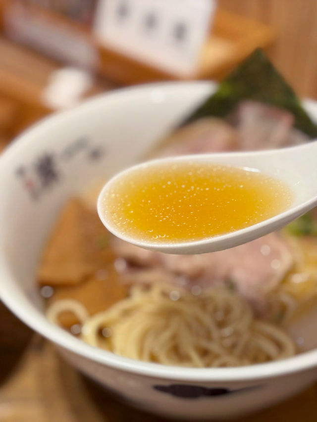 🍜 京都拉麵狂粉必吃清單！這次要帶大家去的是京都河原町附近的拉麵名店麵屋豬一