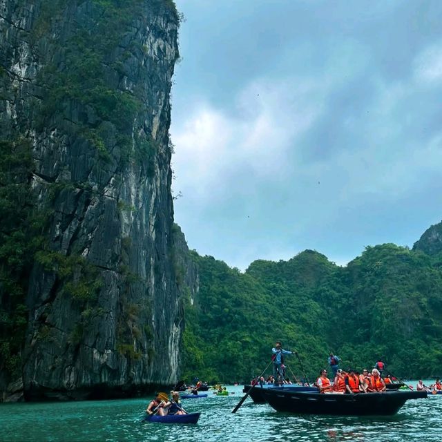 🚢 Halong Bay Cruise  Holiday– A Magical Voyage in Vietnam! 🇻🇳✨