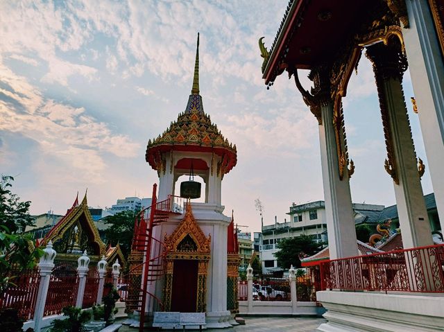 泰國曼谷市中心湄南河畔著名皇家寺廟景點：Wat Phlapphla Chai，適合打卡拍照📸冥想