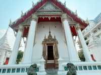 泰國曼谷著名寺廟景點：阿農卡蘭寺Anongkharam Worawihan Temple。阁楼式的寺庙，適合拍照打卡觀光旅遊！