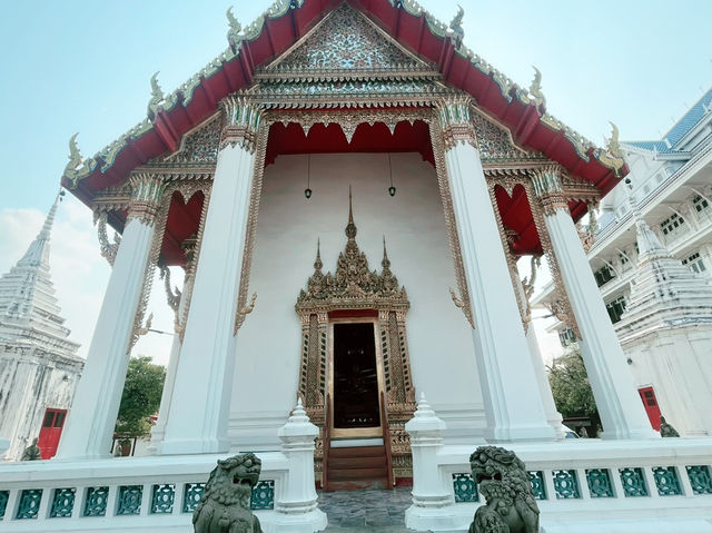 泰國曼谷著名寺廟景點：阿農卡蘭寺Anongkharam Worawihan Temple。阁楼式的寺庙，適合拍照打卡觀光旅遊！