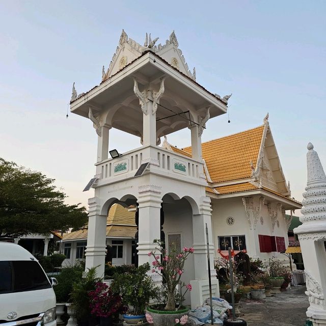 ไหว้พระ ขอพร พระแก้วขาวเพชรน้ำค้างแห่งเมืองอุบล