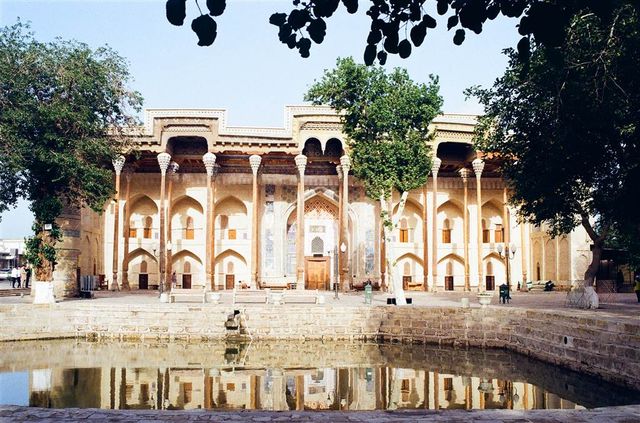 A Sight of Architectural Wonder — "Supersized Chopsticks" at the Bolo Hauz Mosque of Bukhara