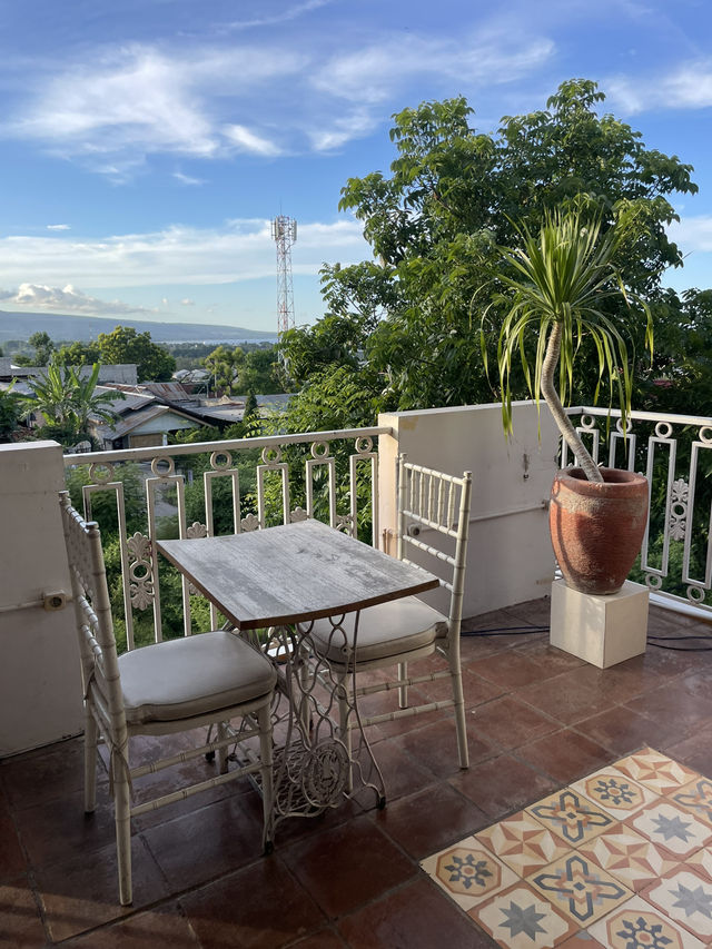 A lunch with a side dish of an amazing view 