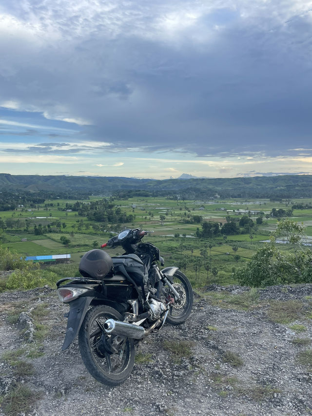  Sunset Views from Bukit Persaudaraan: A Must-See in Lombok 🌅🏔️