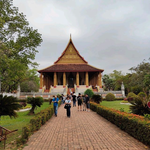 Cultural Highlights: A Quick Tour of Vientiane's Gems 🌍🏛️