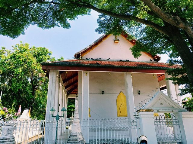 泰國曼谷湄南河畔著名古跡皇家寺廟景點：Wat Chaturamit Praditharam，石塔群寺廟建築風格，適合打卡拍照📸冥想