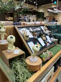 ジブリ好きは必見！大きなネコバスやトトロに会えるジブリグッズのショップ🤩🌿