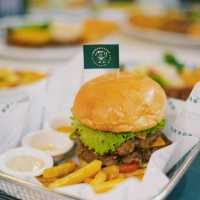 แจกพิกัดร้านสเต็ก Vibes ดี ฟีลวัยรุ่นเมกา 🍔🥩🇺🇸