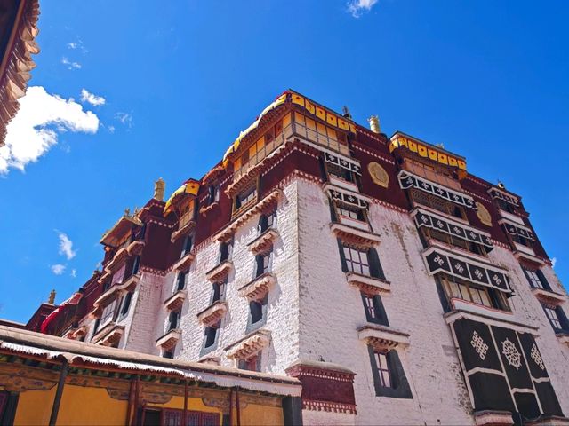 Exploring the Majestic Potala Temple in Lhasa, Tibet