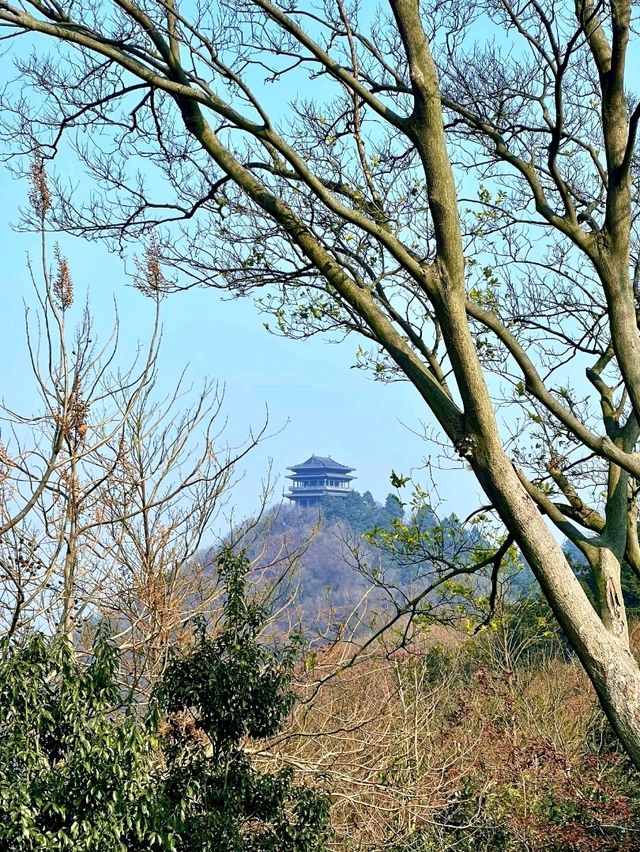 Jingting Mountain: A Summit of Poetry and Legacy