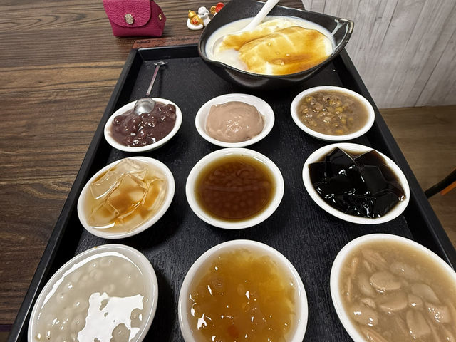 高雄鹽埕區（就是愛豆花）幸福九宮格豆花.種類豐富.非吃不可