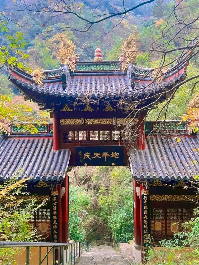 Hongfo Temple: A Sanctuary for Serenity and Scenic Trails