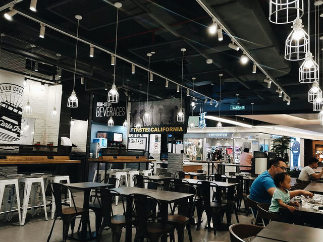 Carl's Jr. at Mid Valley Southkey