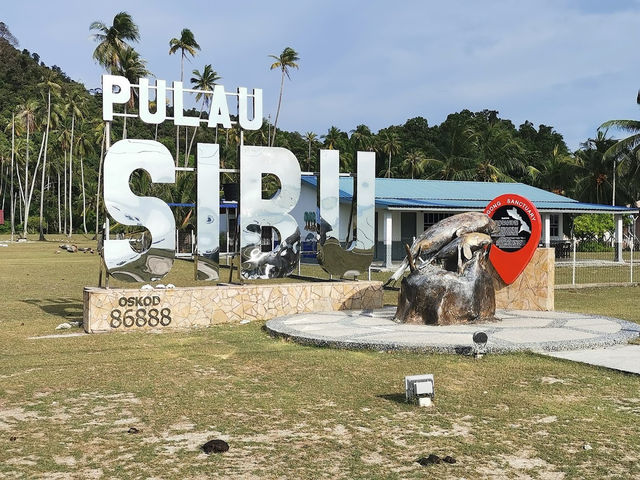 Pulau Sibu: Where Hammocks Outnumber People & Sea Turtles Crash Your Snorkel Party" 🏝️🐢