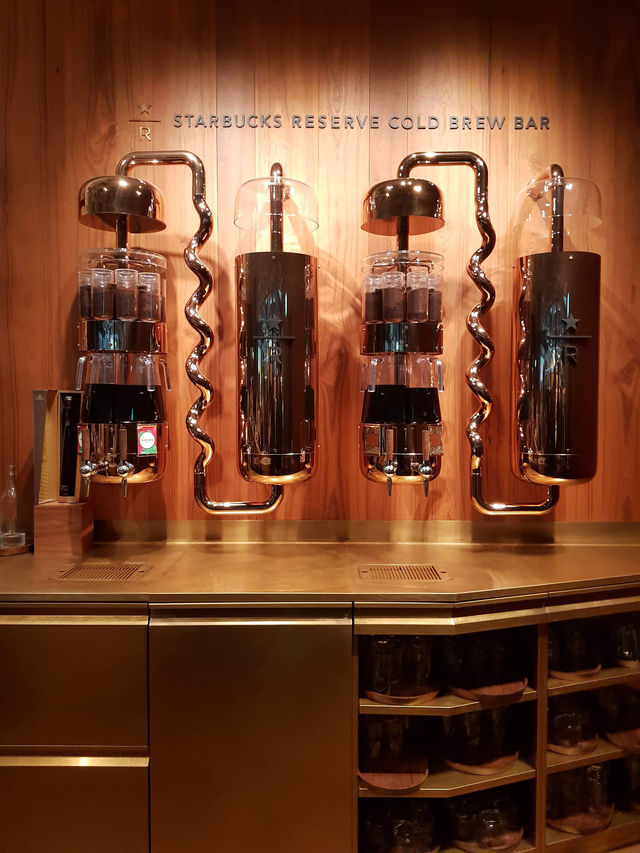 ☕️ Starbucks Reserve Roastery Milan – "커피 그 이상의 경험"