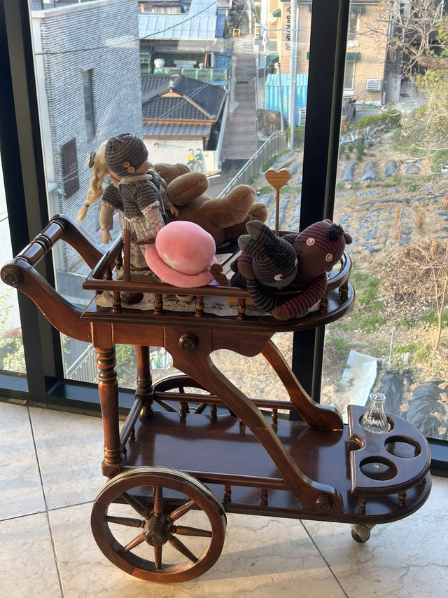 수암골의 감성과 커피가 어우러진 공간, 카페 풀문 ☕🌙