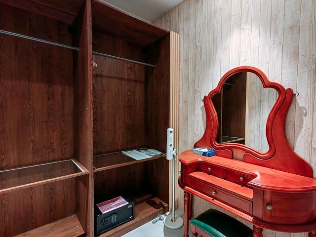 “Skyline Stays: B Sarang Suites' Affordable Comfort in Central KL”