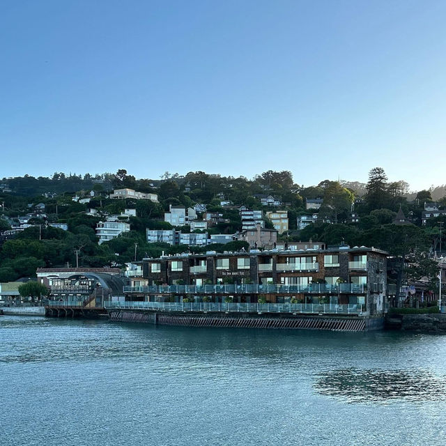 “Sausalito: Where the bay sparkles, the art flows, and life feels like a postcard.” ✨🌊⛵🎨🍷