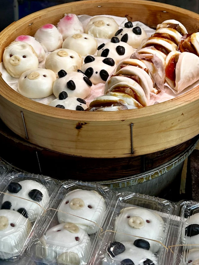 A Chill Day in Kobe – Buns, Strolls & Harbor Views