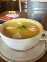 Estelle Bagel Cafe: Where Freshly Baked Perfection Meets Comfort 