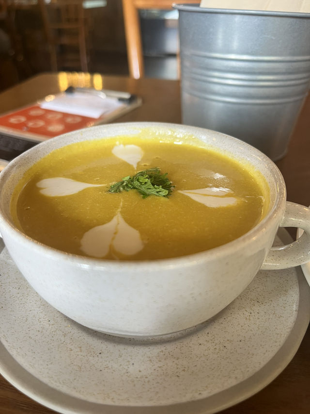 Estelle Bagel Cafe: Where Freshly Baked Perfection Meets Comfort 