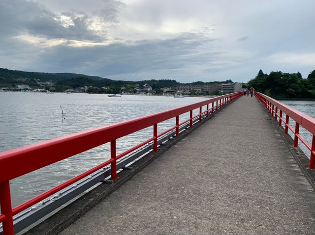 出会いの橋と呼ばれるパワースポット🫣⛩松島海岸に浮かぶ朱色の橋💓