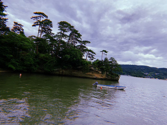 出会いの橋と呼ばれるパワースポット🫣⛩松島海岸に浮かぶ朱色の橋💓