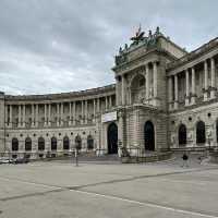 🏰 *Hofburg Palace: The Beating Heart of Habsburg Vienna* 👑✨