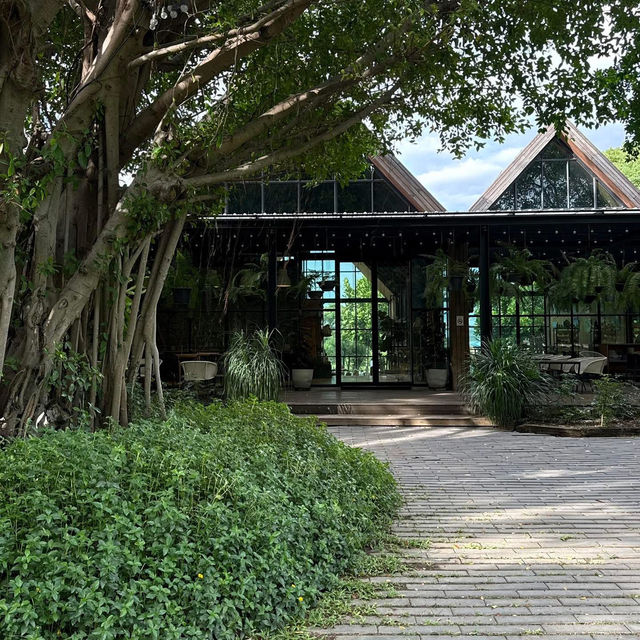 The Village Farm To Cafe'