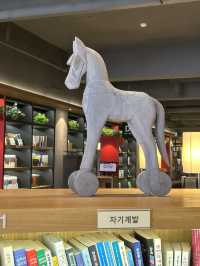 📚 서점 속 아늑한 쉼터, 골드토드 (휘게문고점)