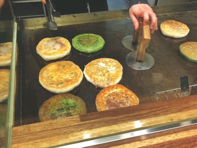 A Taste of Nostalgia: Seoul Hotteok in Nonhyeon Keeps a Beloved Tradition Alive