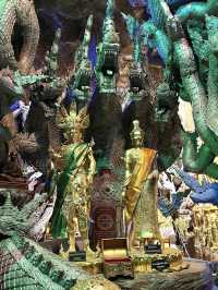 神話の龍「パヤナーク」に出会える寺院🐉✨—ワット・マニウォンで神秘の旅を。