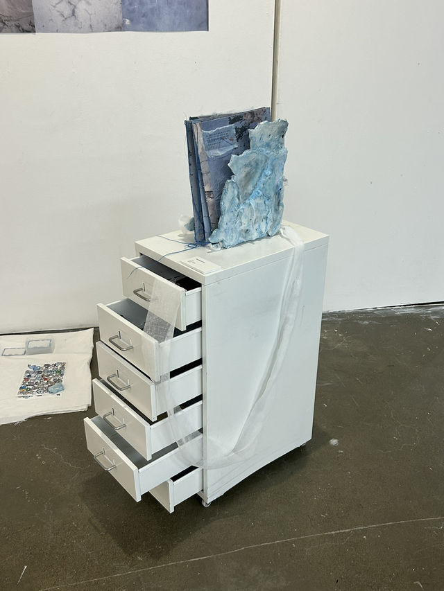🎨 젊은 열정과 예술의 숨결, 홍익대학교 홍문관 1층 전시장
