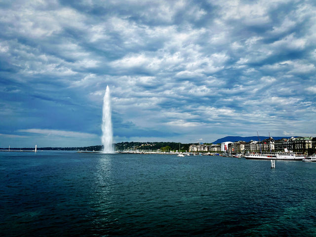Scenic Ride Along the Lake – A Relaxing Geneva Mini Train Experience