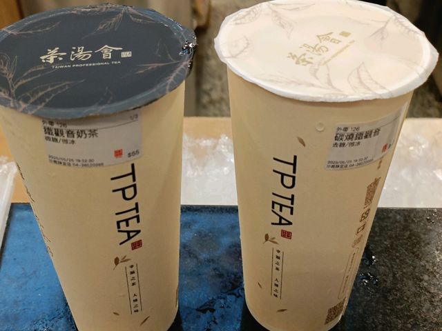 城市間的茶香喘息，鐵觀音鮮奶茶的片刻安靜。