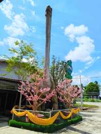 Discover Dinosaur Adventures at Muar's Donhu Jurassic Garden!