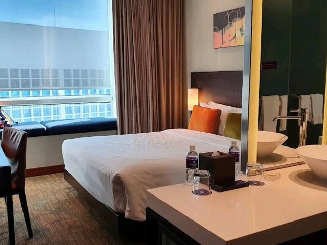 “Clarke Quay Comfort: Stylish Stay with Riverside Ease”