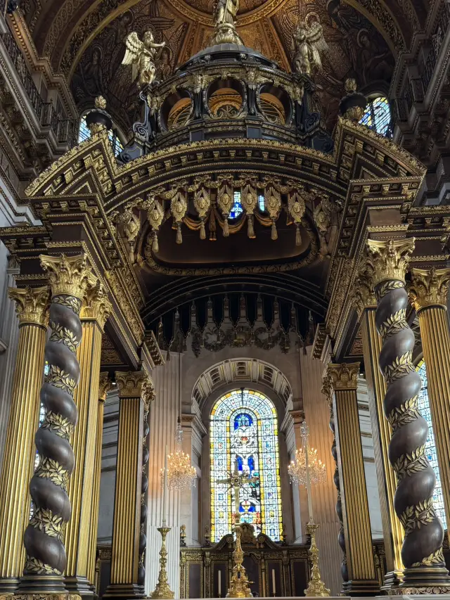 A Perfect City for Solo Travel: London