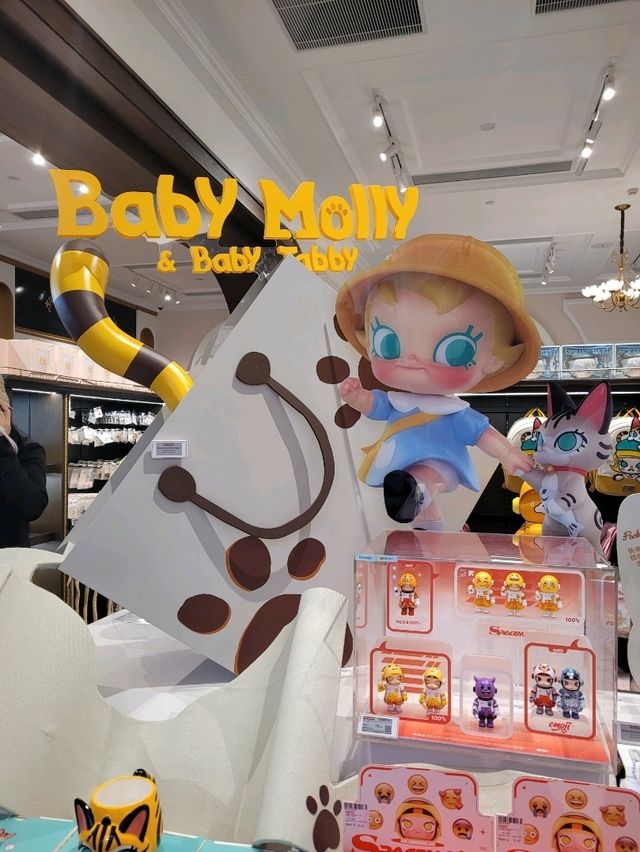 Summer shopping in Molly's castle