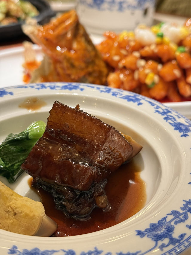 「很正宗的老上海菜，服務也是米其林級🤤」