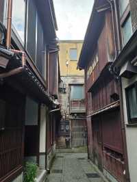 金澤漫步〔主計町茶屋街〕感受停滯老時光