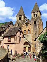 🇫🇷 法國中世紀小鎮 Conques 攻略｜夢幻山谷中的時光秘境