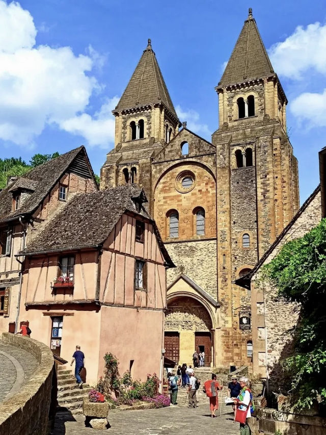 🇫🇷 法國中世紀小鎮 Conques 攻略｜夢幻山谷中的時光秘境