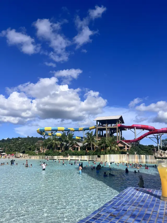 Andamanda Water Park in Phuket: A Splashy Dreamy Thai Holiday!