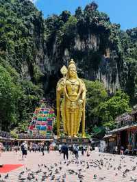 Batu Caves Temple: A Kaleidoscope of Culture and Cliffs